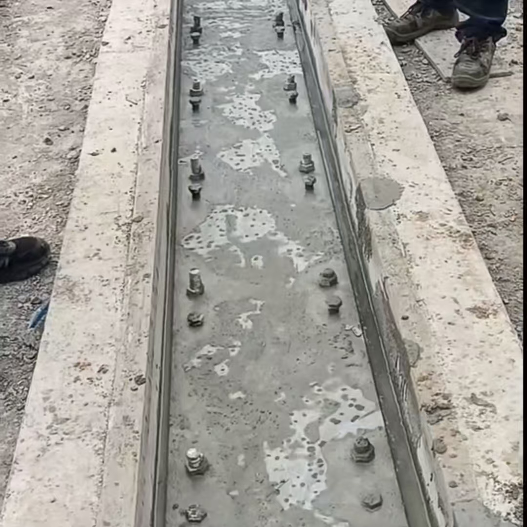 红花岗港口码头起重机龙门吊重型机械设备稳固用早强快凝轨道胶泥